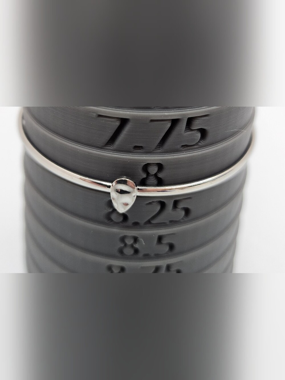 Elizabeth and James | Circle Silver Bangle Bracelet | Size 8